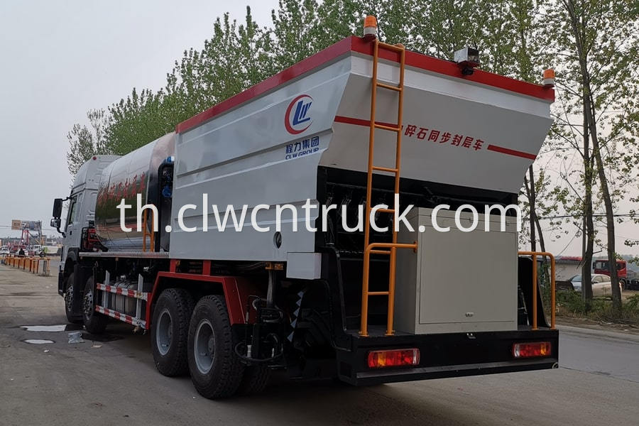 Bitumen And Gravel Synchronous Seal Truck 4